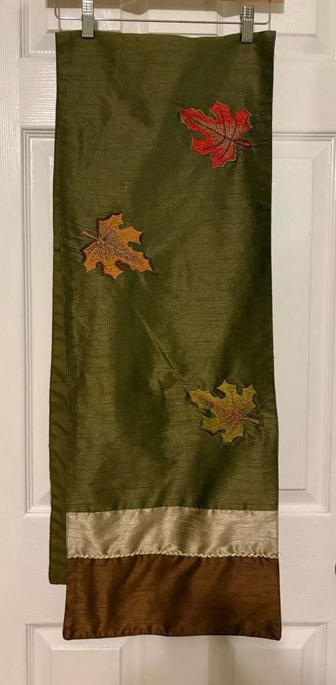 EUC Autumn Fall Leaves Embroidered Table Runner Green Gold Brown, 13”x70”